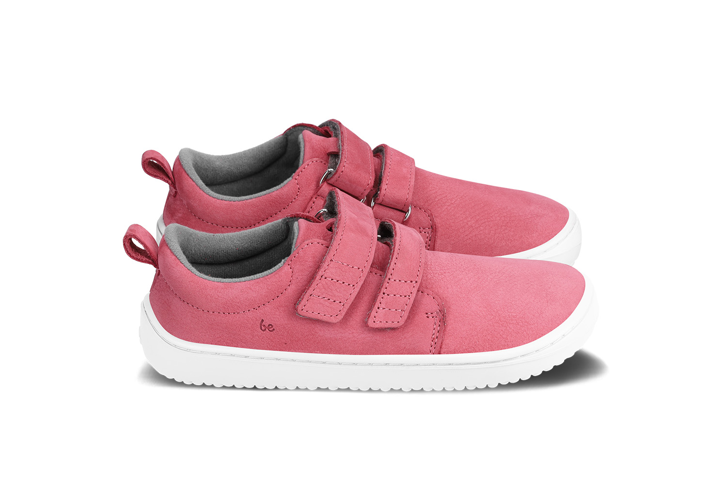 Kinder Barfußschuhe Be Lenka Jolly - Raspberry.
  Barfußschuhe imitieren perfekt das Barfußlaufen, so wie es die Natur vorgesehen hat  genähte Laufsohle für längere Haltbarkeit  KidsComfort-Laufsohle garantiert dank ihrer Stollen perfekte Stabilität und Schrittkontrolle  Praktisch zum Anziehen dank Klettverschluss und Schlaufe  leichte Halbschuhe mit geprägtem Be Lenka-Logo  sehr angenehmes Innenfutter  herausnehmbare Einlegesohle mit hervorragendem Feuchtigkeitstransport

Vorteile von Barfußschuhen:
  ultraflexible Sohle  Zero Drop: Ferse und Zehen in einer Ebene für eine korrekte Haltung  geräumige Zehenbox für Ihre Zehen  leichter Schuh
Typ: Straßenschuhe
