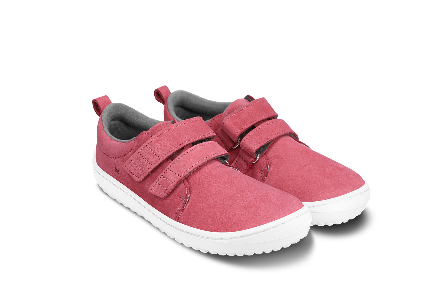 Kinder Barfußschuhe Be Lenka Jolly - Raspberry.
  Barfußschuhe imitieren perfekt das Barfußlaufen, so wie es die Natur vorgesehen hat  genähte Laufsohle für längere Haltbarkeit  KidsComfort-Laufsohle garantiert dank ihrer Stollen perfekte Stabilität und Schrittkontrolle  Praktisch zum Anziehen dank Klettverschluss und Schlaufe  leichte Halbschuhe mit geprägtem Be Lenka-Logo  sehr angenehmes Innenfutter  herausnehmbare Einlegesohle mit hervorragendem Feuchtigkeitstransport

Vorteile von Barfußschuhen:
  ultraflexible Sohle  Zero Drop: Ferse und Zehen in einer Ebene für eine korrekte Haltung  geräumige Zehenbox für Ihre Zehen  leichter Schuh
Typ: Straßenschuhe