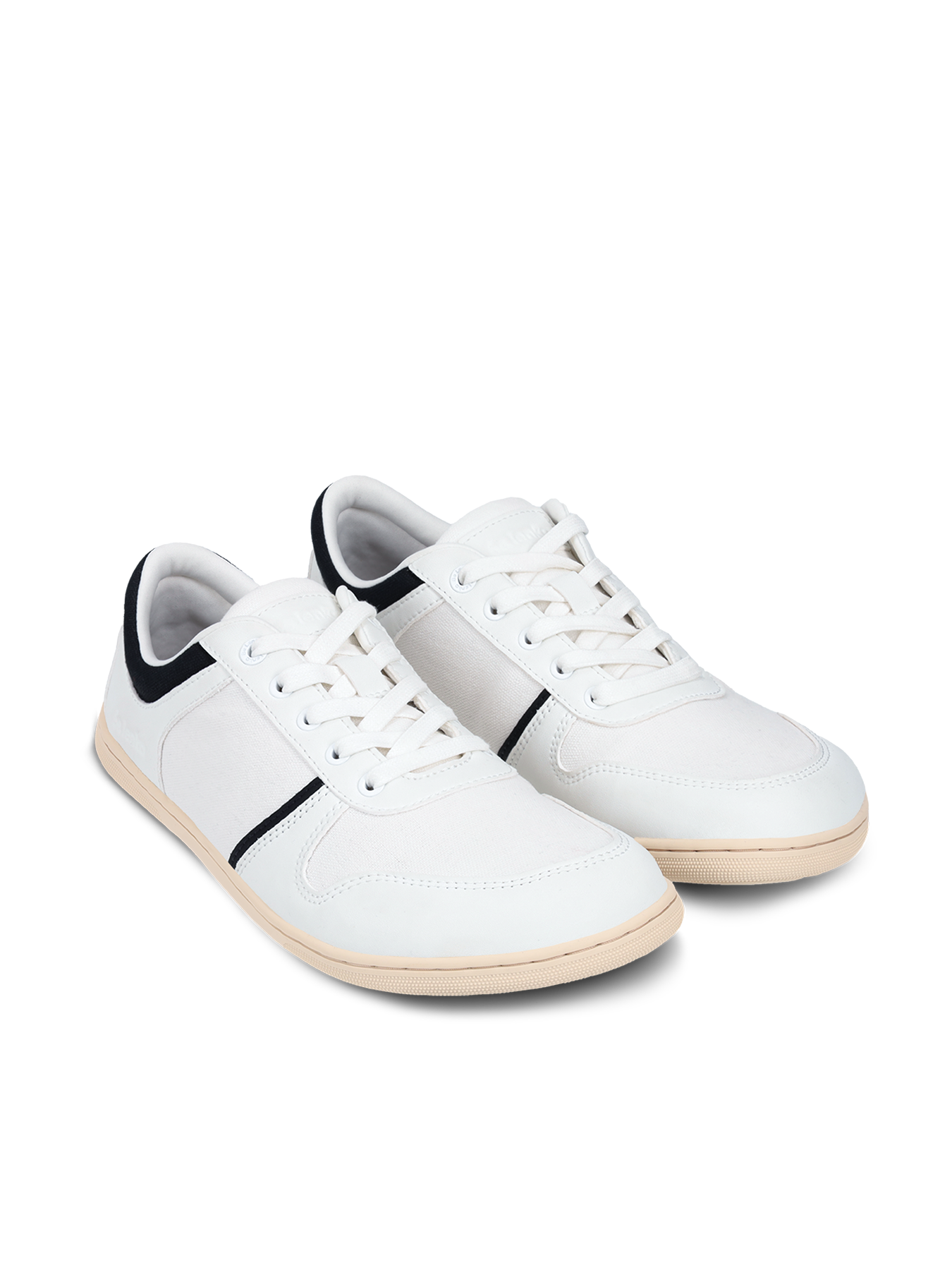 Barfuß Sneakers Be Lenka Echo - White & Black Vegan.
 Barfußschuhe ahmen das Barfußgehen perfekt nach, so wie es die Natur vorgesehen hatEverydayComfort Neo-Laufsohle für maximalen LaufkomfortGeprägtes Minimalist-Logo auf der Schuhzunge und der Außenseite des SchuhsAntibakterielle, herausnehmbare Einlegesohle verhindert Geruchsbildung und hält die Füße trockenModell sowohl in Leder als auch in veganer Ausführung erhältlich
Vorteile von Barfußschuhen:
ultraflexible SohleZero Drop: Ferse und Zehen sind bündig für eine korrekte Haltunggeräumige Zehenbox für Ihre Zehenleichter Schuh
Typ: Straßenschuhe