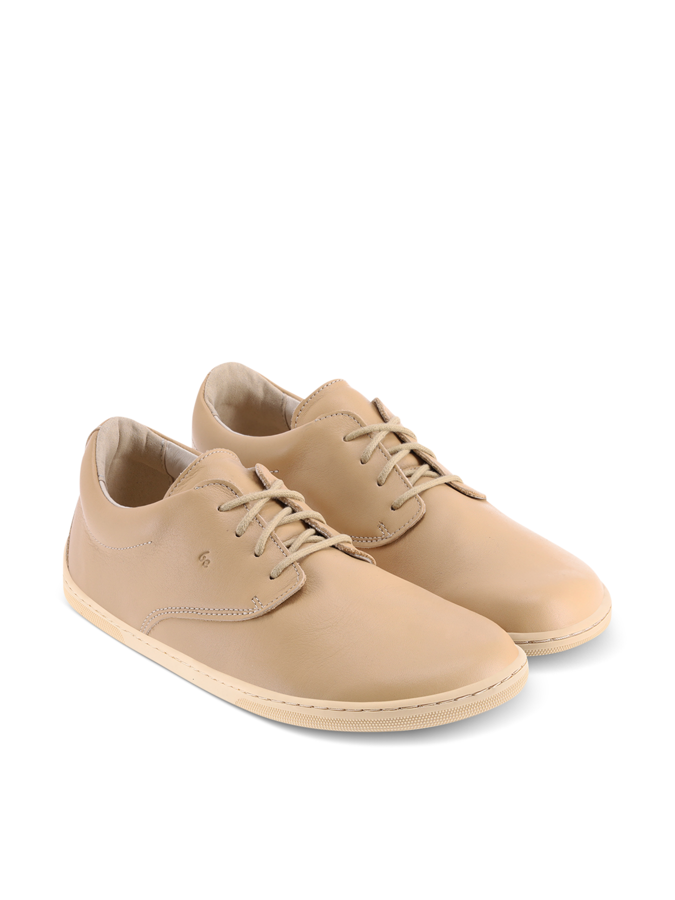 Barfußschuhe Be Lenka Cityscape - Salted Caramel Brown.
Obermaterial: Leder (nappa)Futter: Leder/TextilSohle: TR (EverydayComfort)Einlegesohle: PU-Recycle+Baumwolle (herausnehmbar)Herstellung: SlowakeiEAN/SKU: %eanorsku%
leicht kombinierbare Barfußschuhe für die ÜbergangszeitHergestellt aus hochwertigen NappaledernDie EverydayComfort-Sohle aus einer speziellen Materialmischung ist die ideale Wahl für ganztägige Bewegung in Barfußschuhenzeitloses Design und handgefertigte Qualitätbequemer Tragekomfort für den ganzen Tagum die Schuheigenschaften zu erhalten wird eine regelmäßige Imprägnierung empfohlengenähte Sohle für längere Lebensdauer des Schuhs
Vorteile von Barfußschuhen:
imitieren das Barfußlaufen perfekt nachdie anatomische Form des Schuhs bietet eine großzügige ZehenfreiheitDie Nullneigung der Sohle hält Ferse und Zehen in einer Linie für eine korrekte KörperhaltungStimulierende 4 mm dicke Sohle (ohne Stollen) aktiviert die Nervenenden des Fußesflexible Materialien sorgen für eine bessere Funktion der Muskeln und Sehnen des FußesLeichtigkeit des Schuhs als Vorbeugung gegen müde Füße
Typ: Straßenschuhe