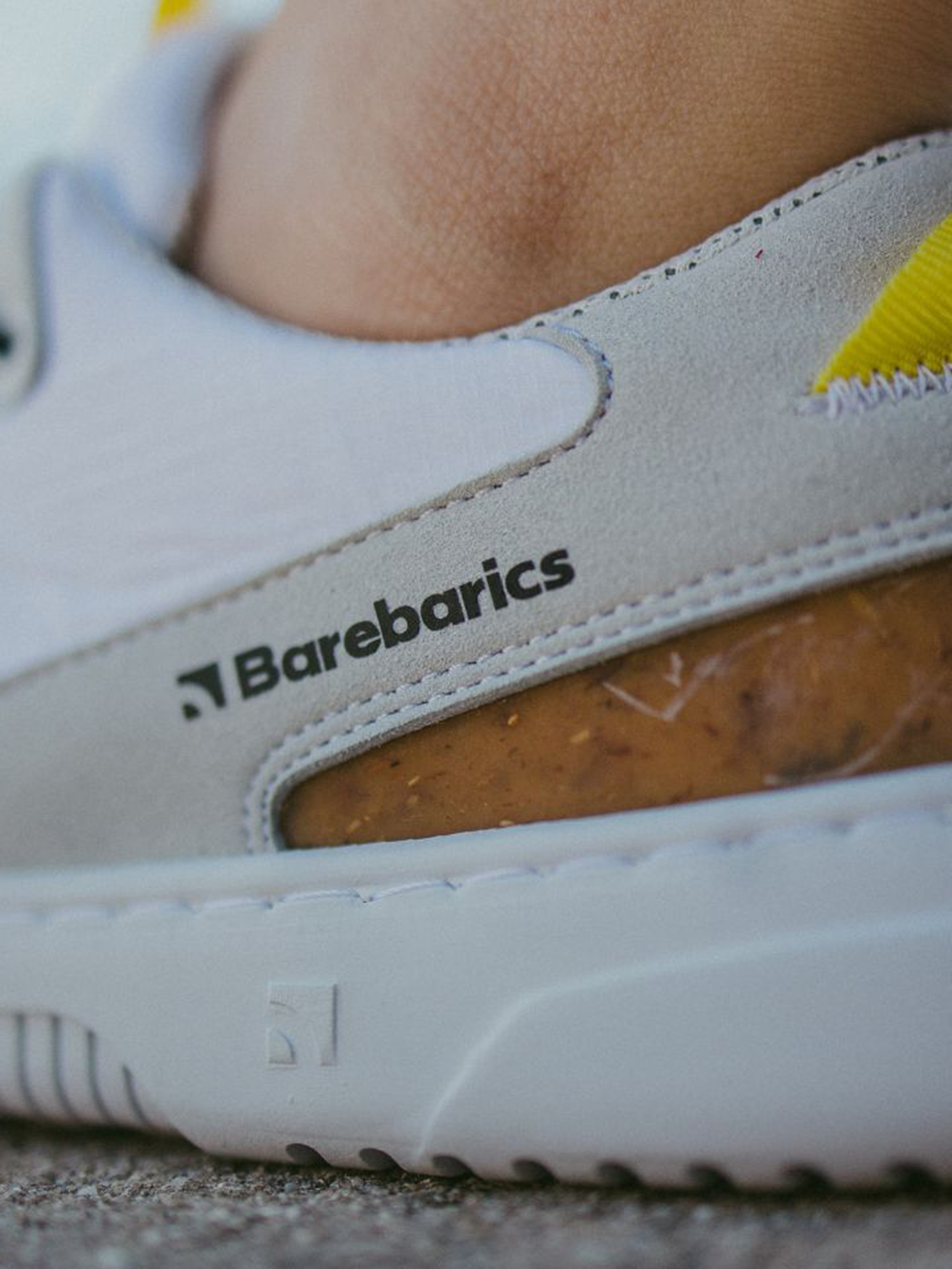 Barefoot Sneakers Barebarics Revive - White & Grey.
Bei der Herstellung wurden nachhaltige und vegane Materialien mit hervorragender Farbechtheit, Atmungsaktivität und Reiß- und Abriebfestigkeit verwendet.
Das Obermaterial besteht aus Mikrofaser und Polyester.
Barfuß-Eigenschaften
Anatomische Form - Die Turnschuhe passen an die Form der Füße.
Mehr info
moderner Städtestilin der Europäischen Union entworfen und handgefertigt, unter Verwendung lokaler nachhaltiger Materialienhervorragende Haltbarkeit und Farbechtheit der MaterialienDermodry Coolmax®-Technologie für kontinuierlichen Feuchtigkeitsaufnahmeerhältlich in den Größen 36-47 (europäische Maße)EAN/SKU: %eanorsku%
