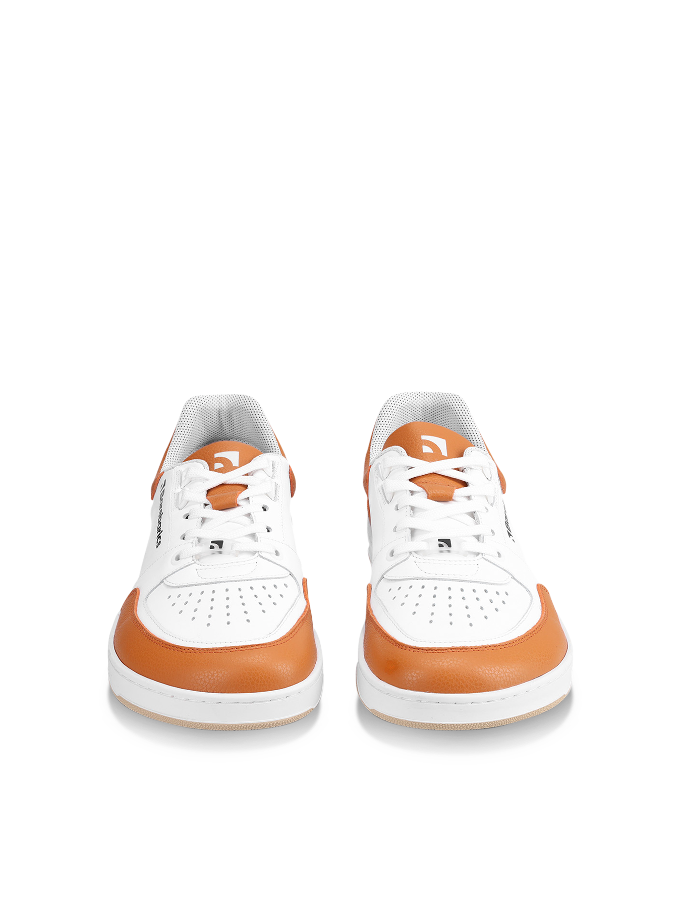 Barefoot Sneakers Barebarics Wave - White & Orange.
Das Obermaterial besteht aus hochwertigem glattem Nappaleder.
Barefoot-Eigenschaften
Anatomische Form - Der Schuh respektiert die Form der Füße.
Mehr Info
Typ: Straßenschuhemodernes urbanes Designentworfen und handgefertigt in der Europäischen Union, unter Verwendung lokaler nachhaltiger Materialienhervorragende Haltbarkeit und Farbechtheit der MaterialienDermodry Coolmax®-Technologie für kontinuierlichen Feuchtigkeitstransporterhältlich in den Größen 36-47 (europäische Maße)EAN/SKU: %eanorsku%